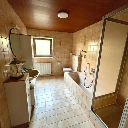 Frisch Renovierte In * باد شونبورن